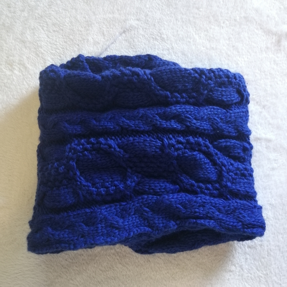 Seductions Cowl Scarf - Picture 2 of 3